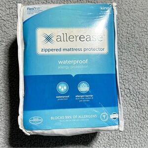 👉 Allerease Zippered Mattress Protector - White